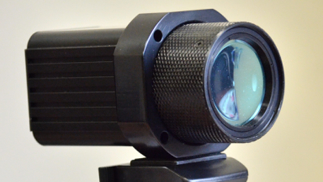 Broad-band (3-16 µm) IR uncooled bolometer camera for gas detection